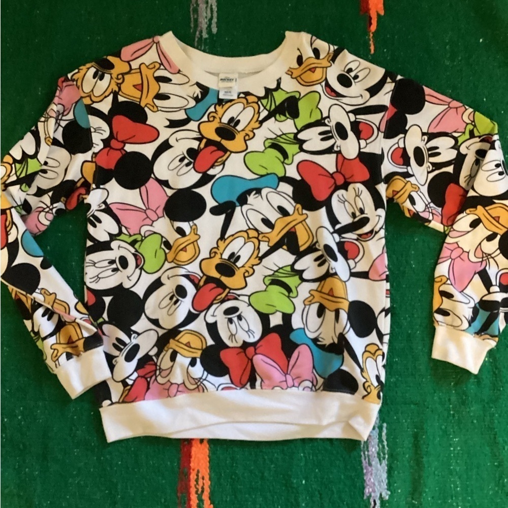 Disney Store Sweatshirt Small 3-5 Mickey And Friends Crewneck All Print 157
